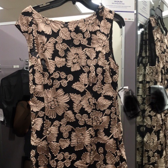 Designer gown - Picture 2 of 4